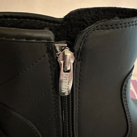 Khombu Women's Dusk All Weather Boot Size 9 Black Memory Foam Comfort (NEW) - Picture 8 of 16